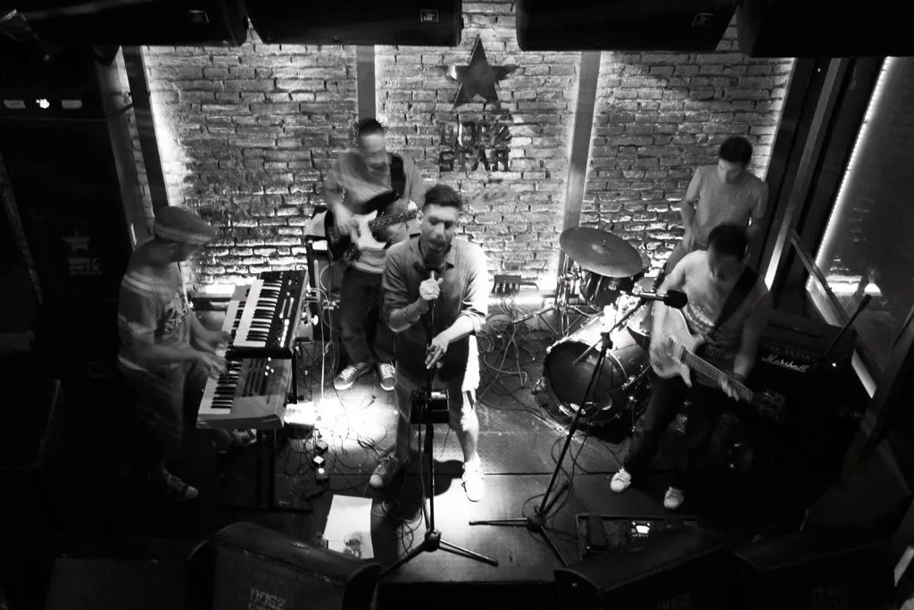 Ferhat Öz Band on stage